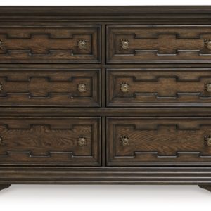 Maylee Dresser